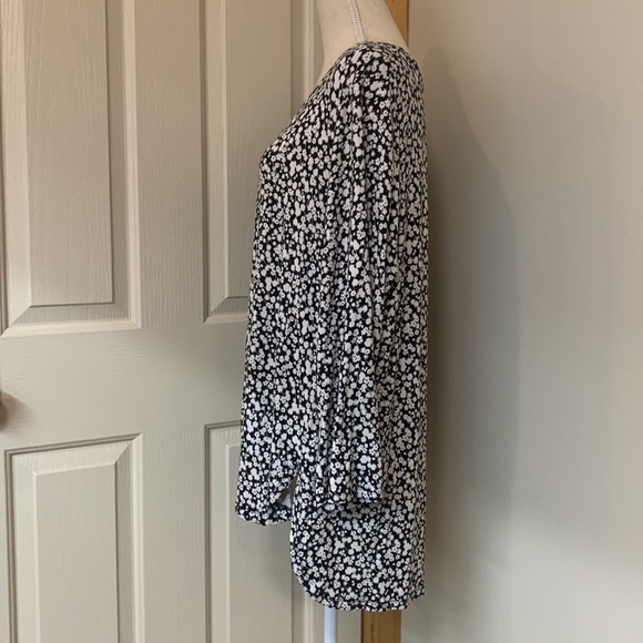 EUC Old Navy Black & White Flowy Top - Picture 3 of 9